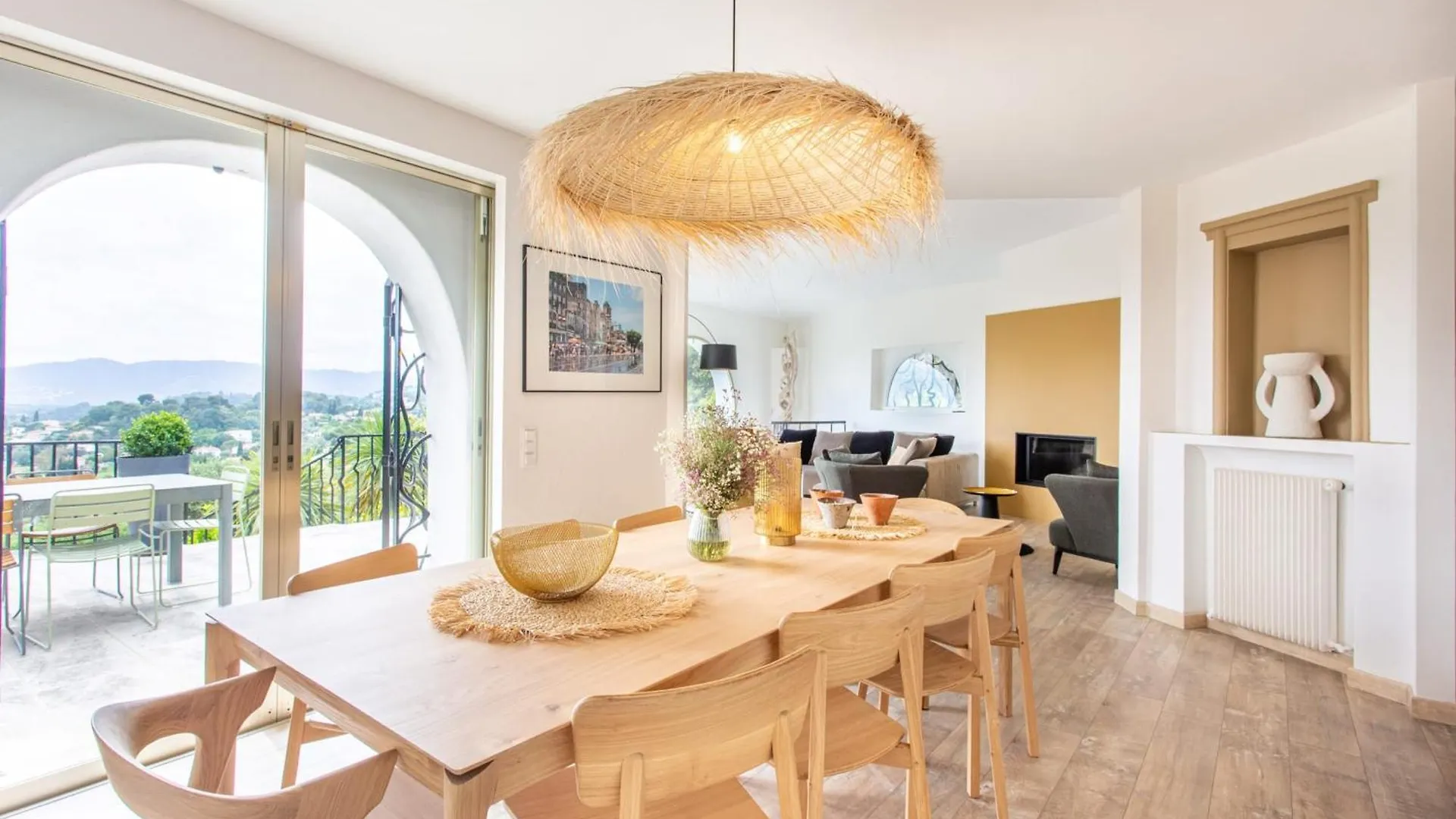 Mougins Architect-Designed Villa With Swimming Pool In A Private Estate 0*,