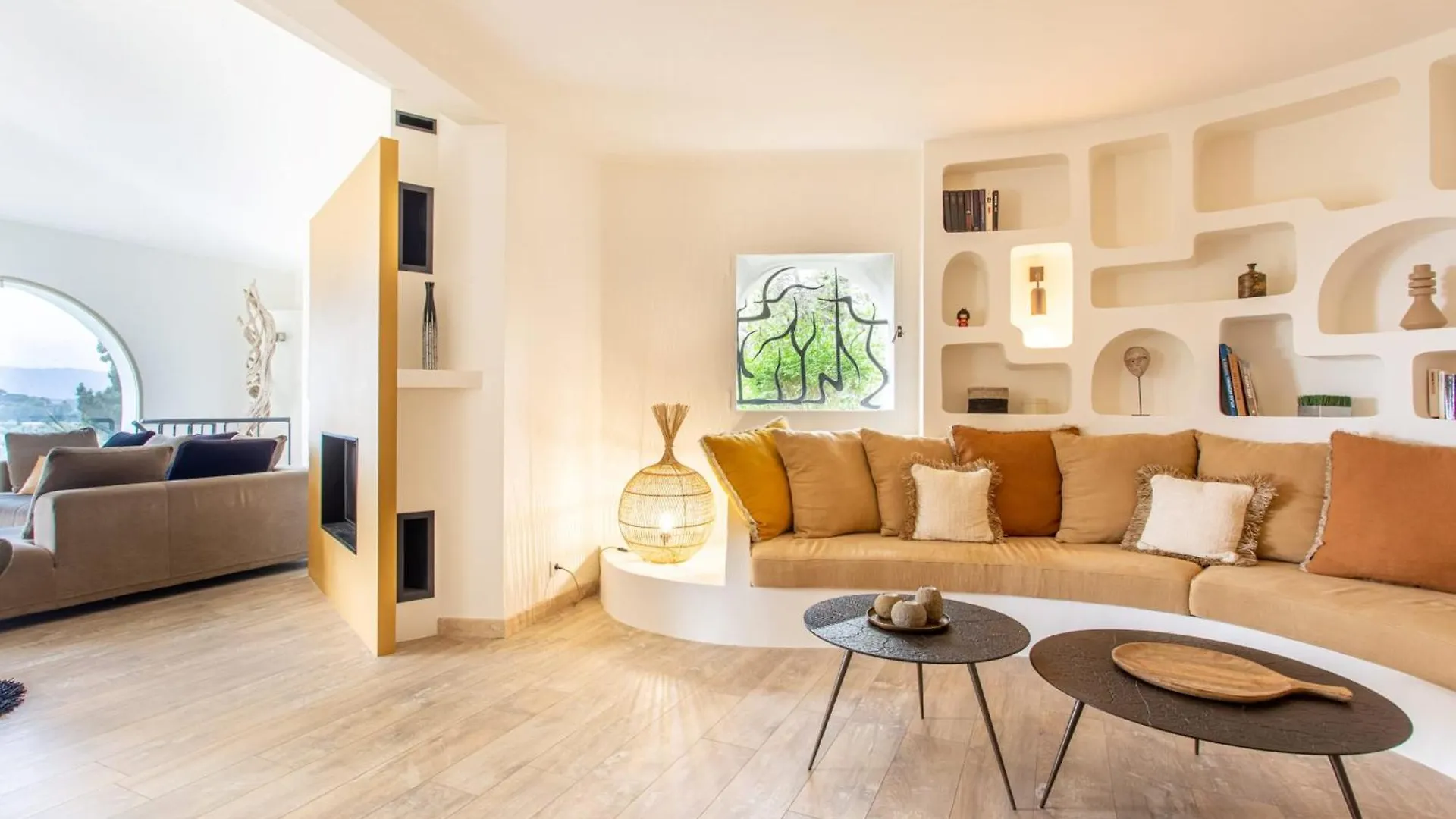 Mougins Architect-Designed Villa With Swimming Pool In A Private Estate