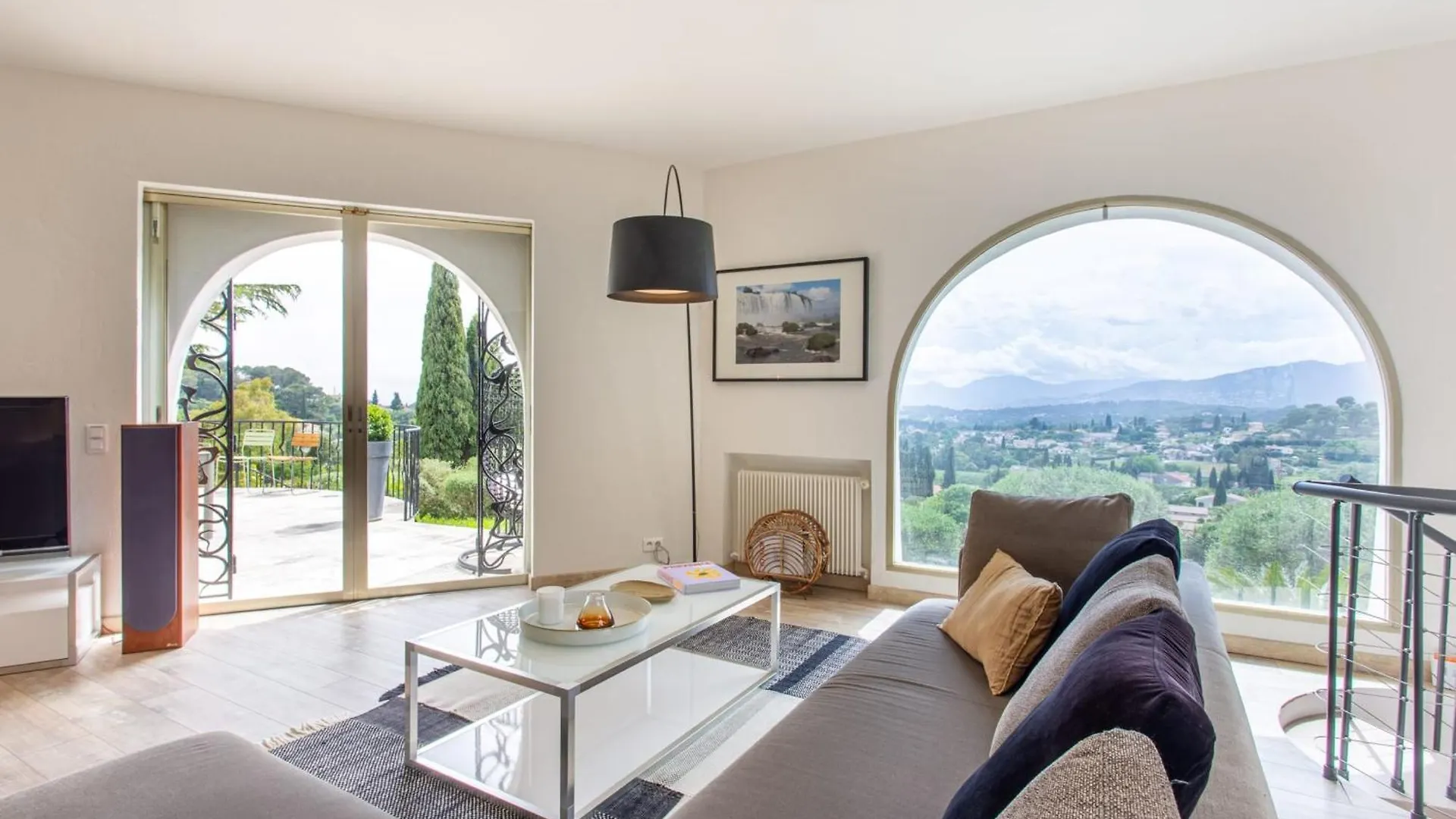Mougins Architect-Designed Villa With Swimming Pool In A Private Estate França