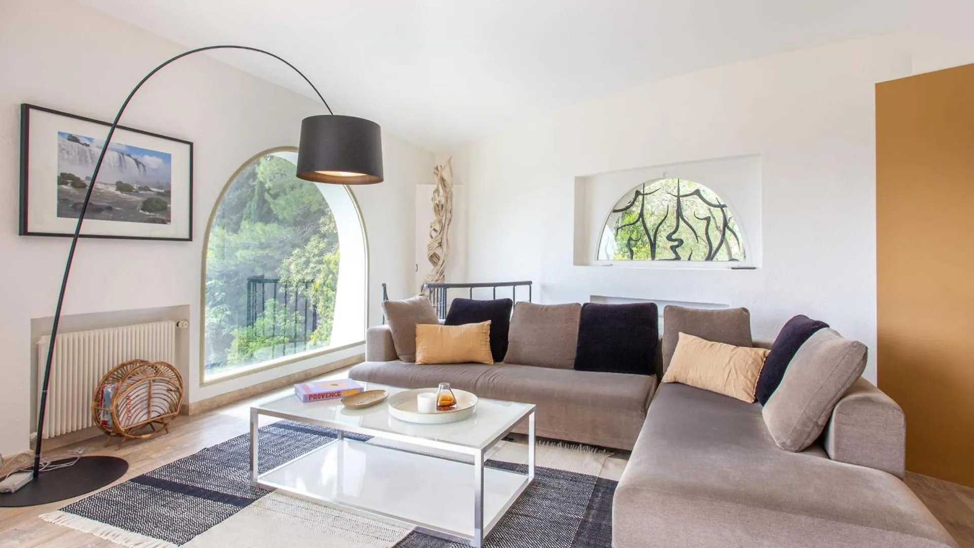 Mougins Architect-Designed Villa With Swimming Pool In A Private Estate 0*,  França