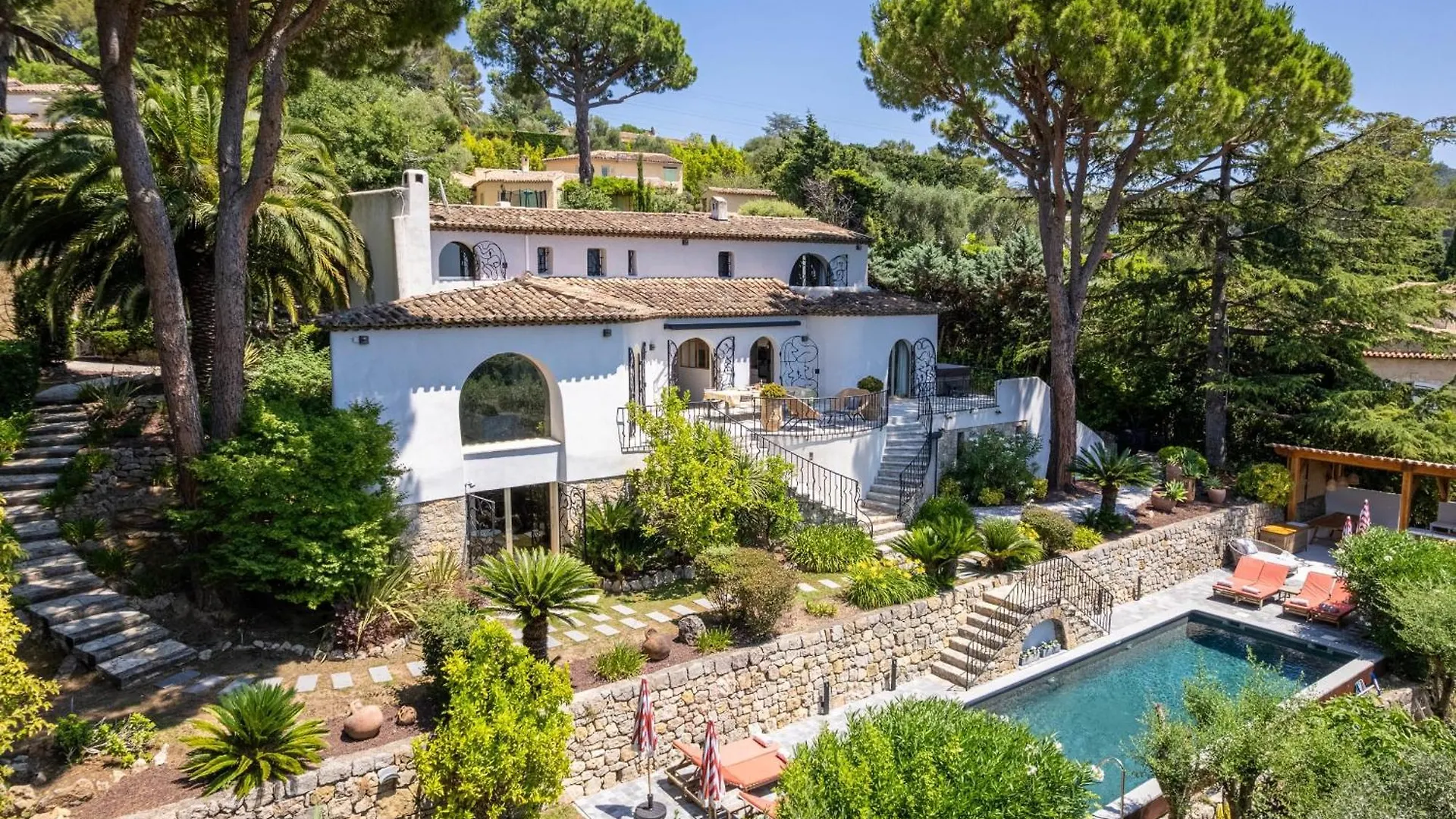 Mougins Architect-Designed Villa With Swimming Pool In A Private Estate França