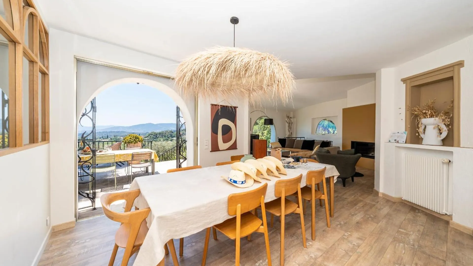 Mougins Architect-Designed Villa With Swimming Pool In A Private Estate 0*,  França