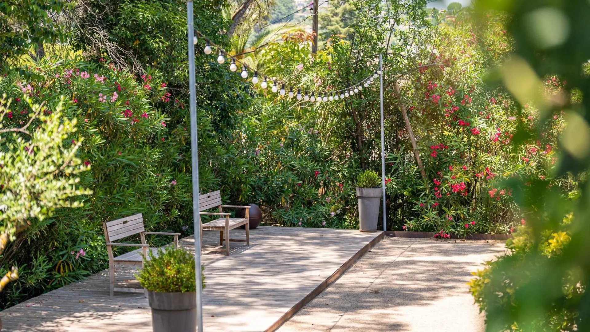 Mougins Architect-Designed Villa With Swimming Pool In A Private Estate França