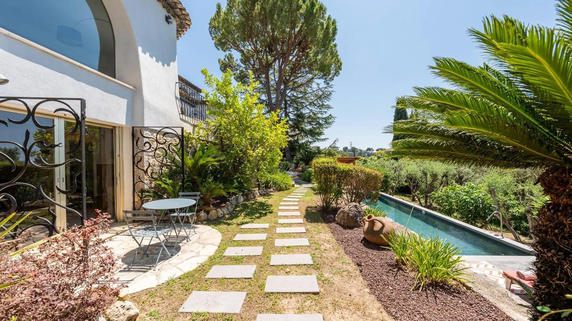 Mougins Architect-Designed Villa With Swimming Pool In A Private Estate