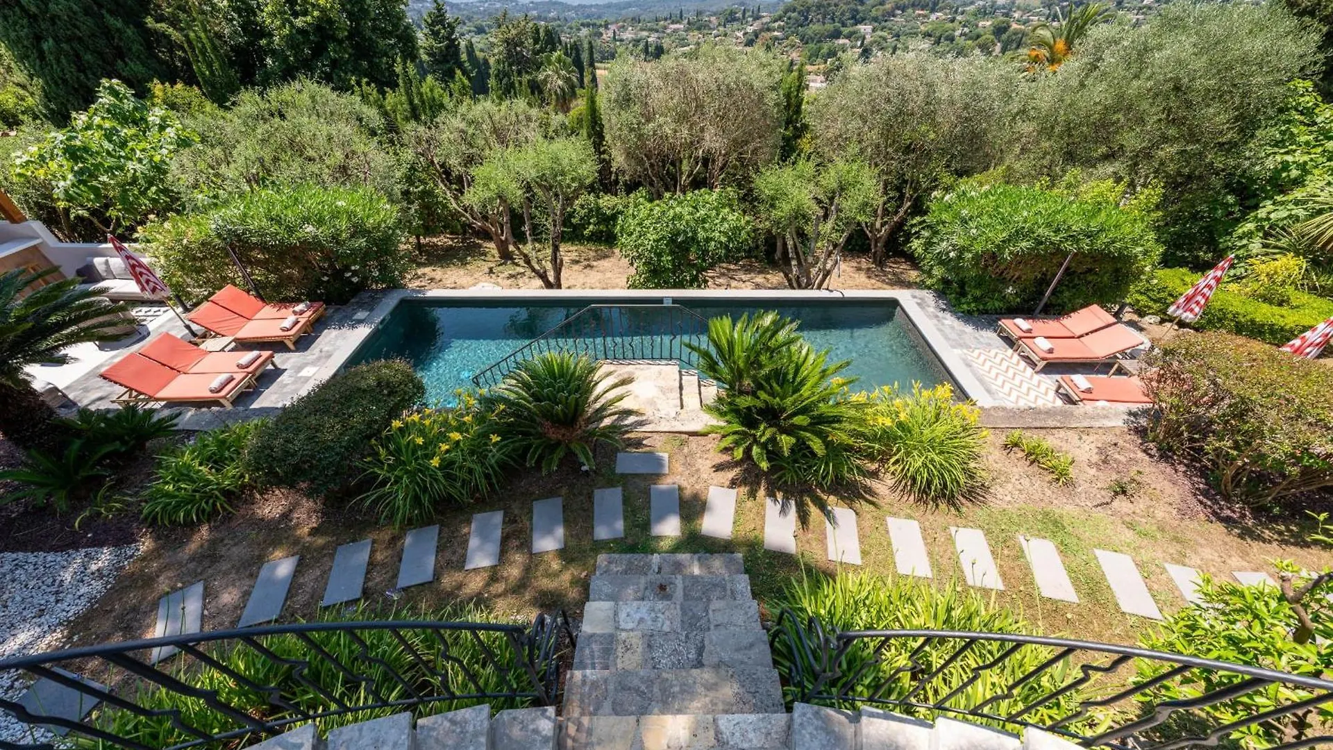 Mougins Architect-Designed Villa With Swimming Pool In A Private Estate 0*,